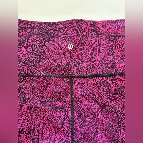 NWOT Lululemon High Times Pant in color Antique Paisley Deep Fuchsia Black sz 4 - Picture 4 of 5